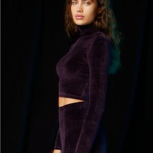 NEW❤️Babaton⭐️Kates Velvet Crop
